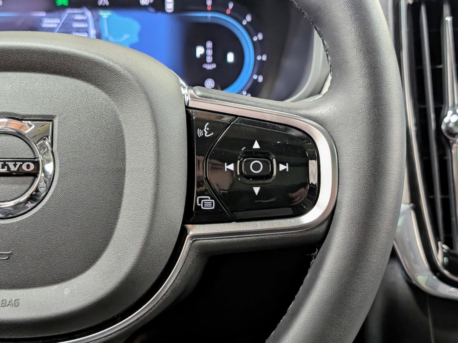 Used 2024 Volvo V90 B6 Cross Country Plus w/ Climate Package image 35