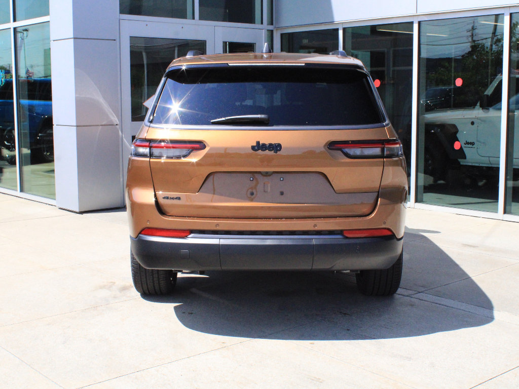 New 2026 Jeep Grand Cherokee L Limited w/ Limited Altitude Package AWD/4WD image 7
