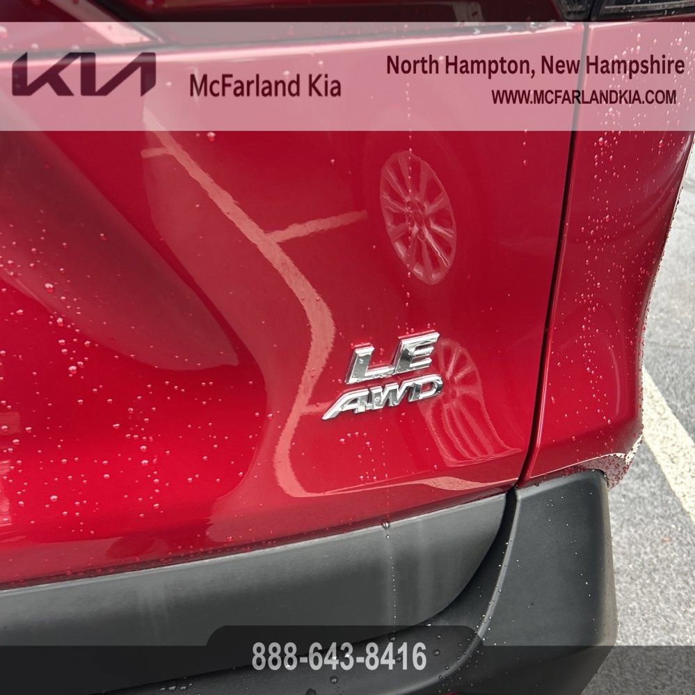 Used 2021 Toyota RAV4 LE image 10