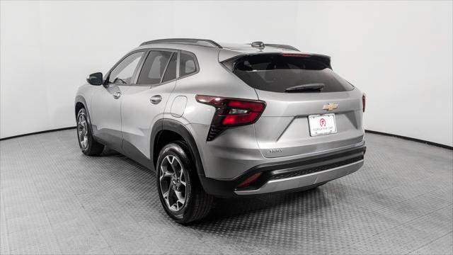 Used 2025 Chevrolet Trax LT w/ LT Convenience Package FWD image 6