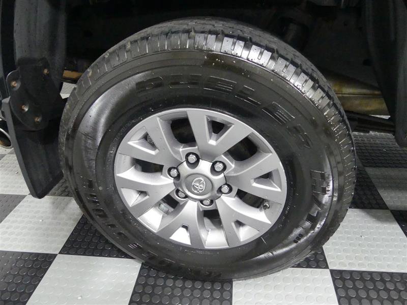 Used 2016 Toyota Tacoma SR5 w/ SR5 Appearance Package (SN) image 15