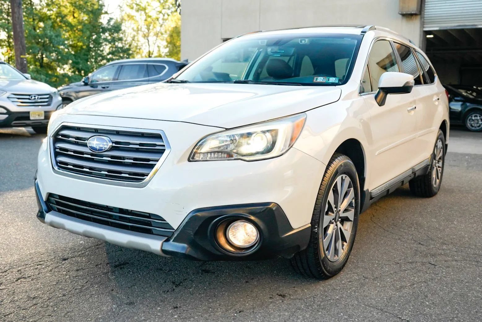Used 2017 Subaru Outback 2.5i Touring AWD/4WD image 9