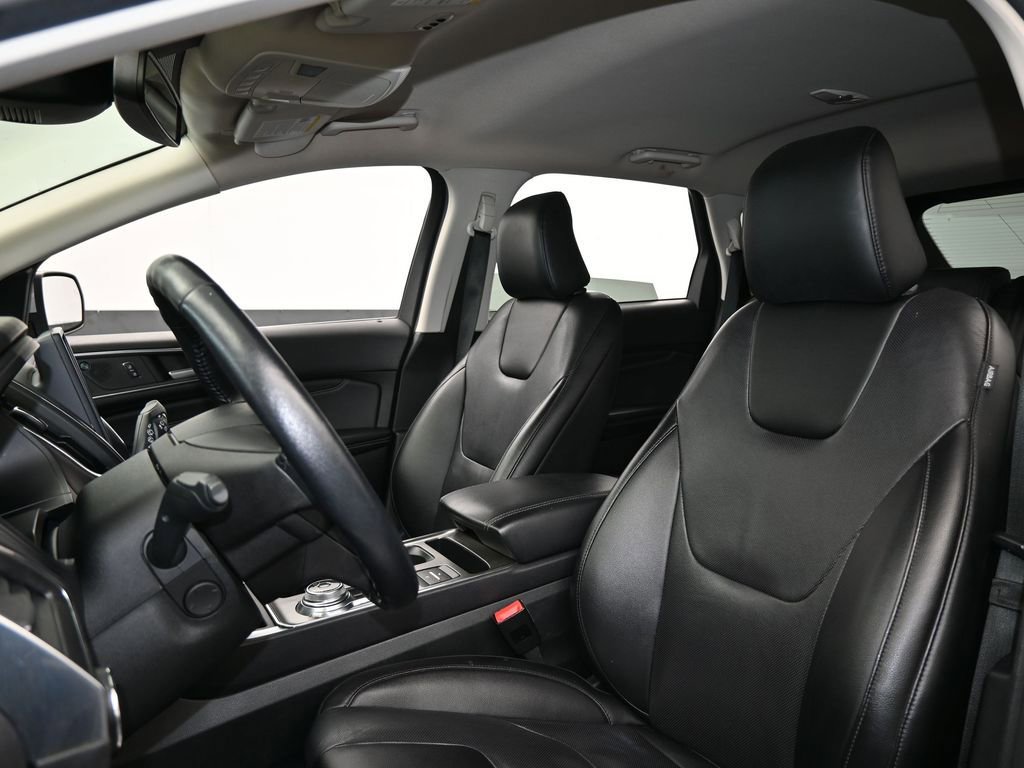 Used 2022 Ford Edge Titanium w/ Equipment Group 301A image 10