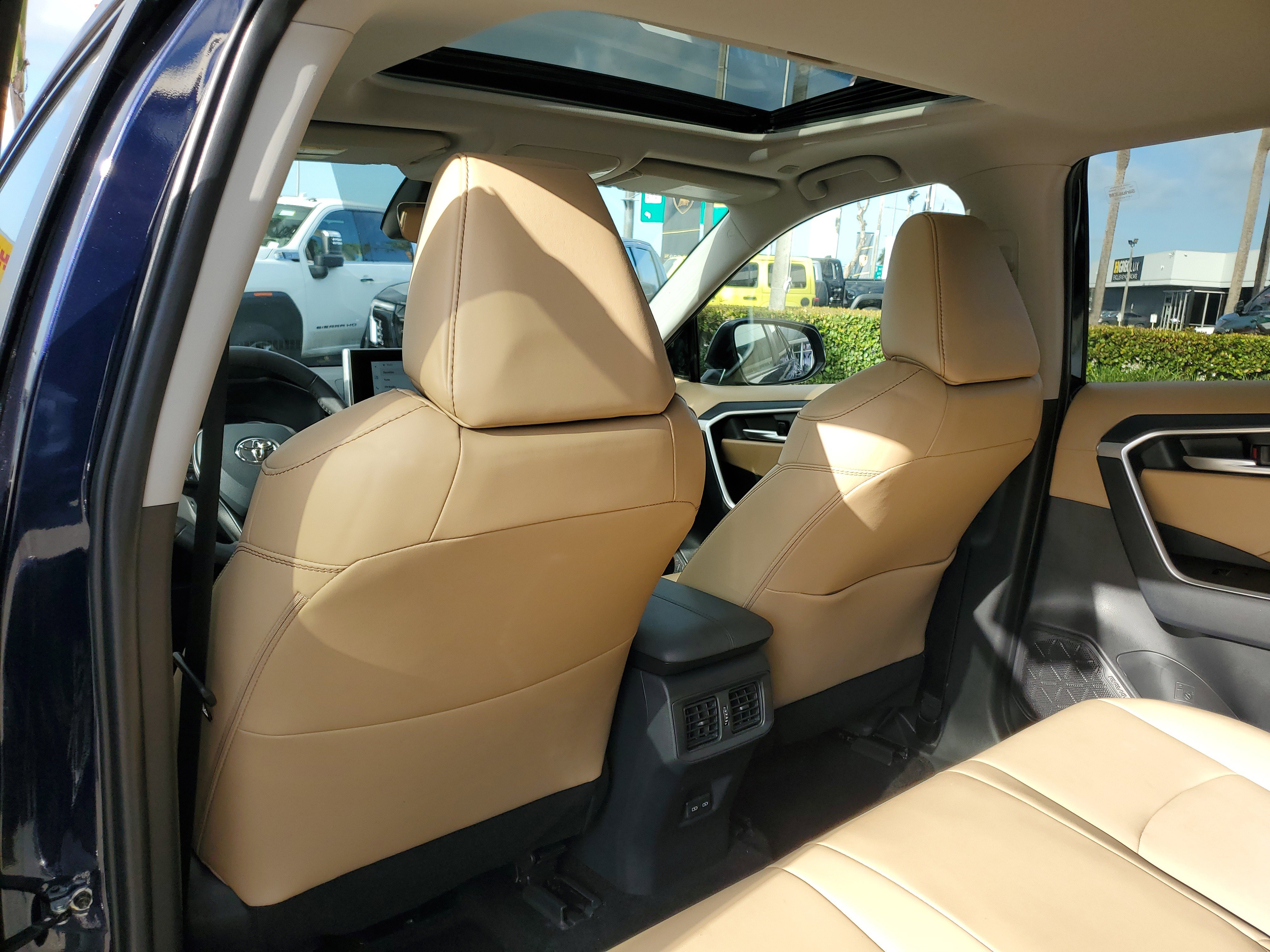 Used 2025 Toyota RAV4 XLE Premium image 15