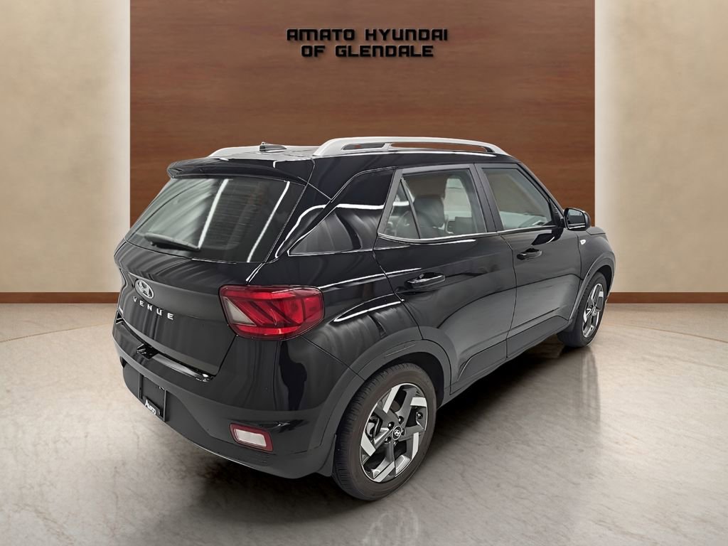 Certified 2024 Hyundai Venue SEL image 4