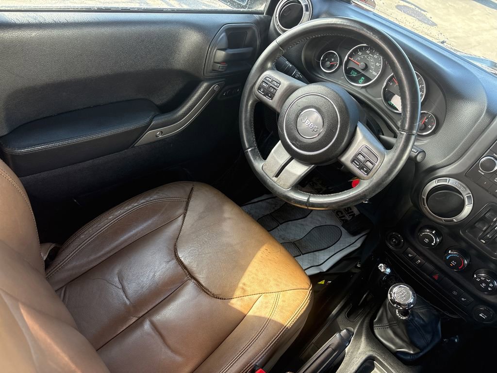 Used 2013 Jeep Wrangler Unlimited Sahara image 13