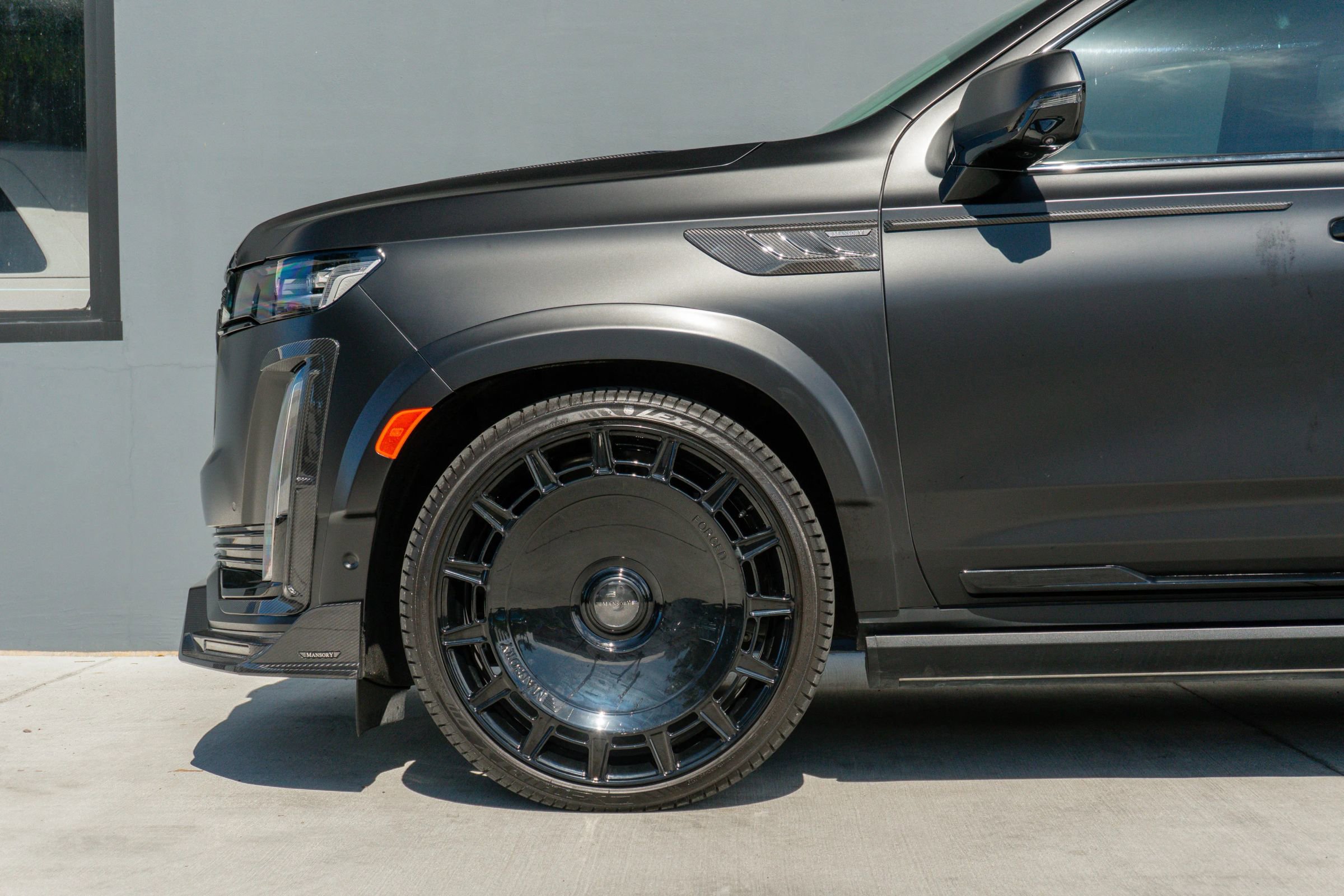 Used 2024 Cadillac Escalade Sport Platinum w/ LPO, ONYX Package image 19