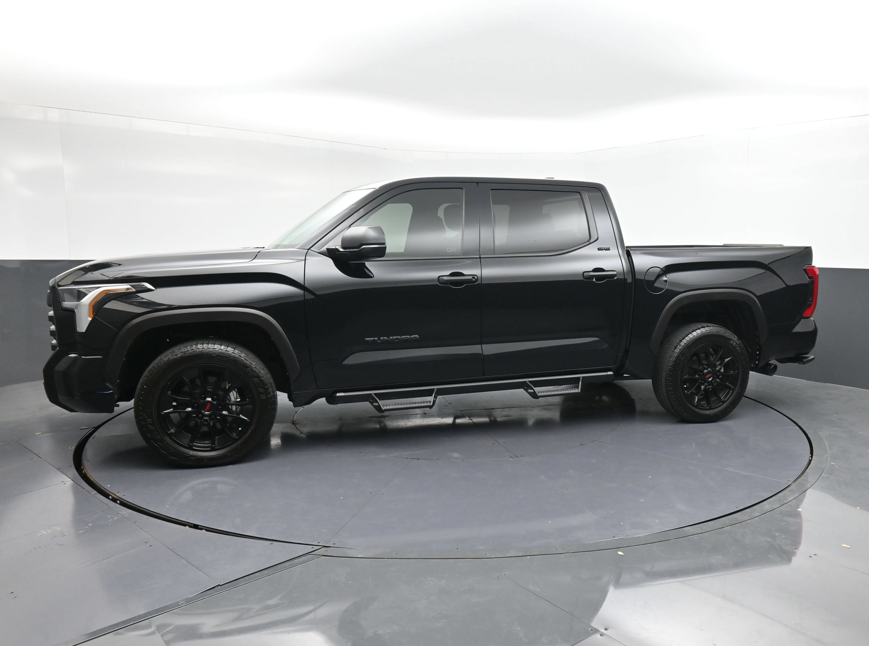 Used 2025 Toyota Tundra SR5 AWD/4WD image 5
