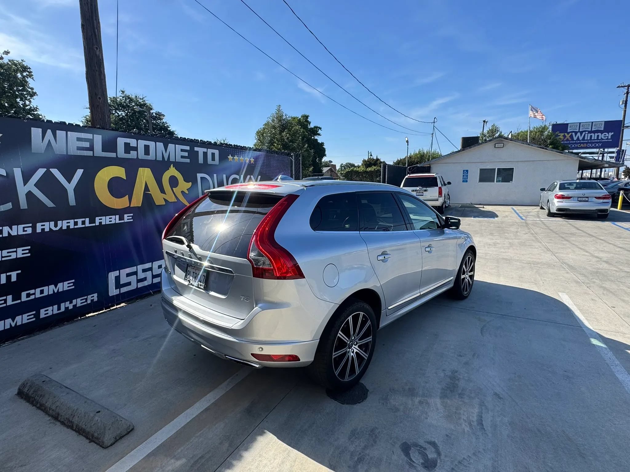 Used 2016 Volvo XC60 T5 Premier w/ Proximity Package FWD image 3