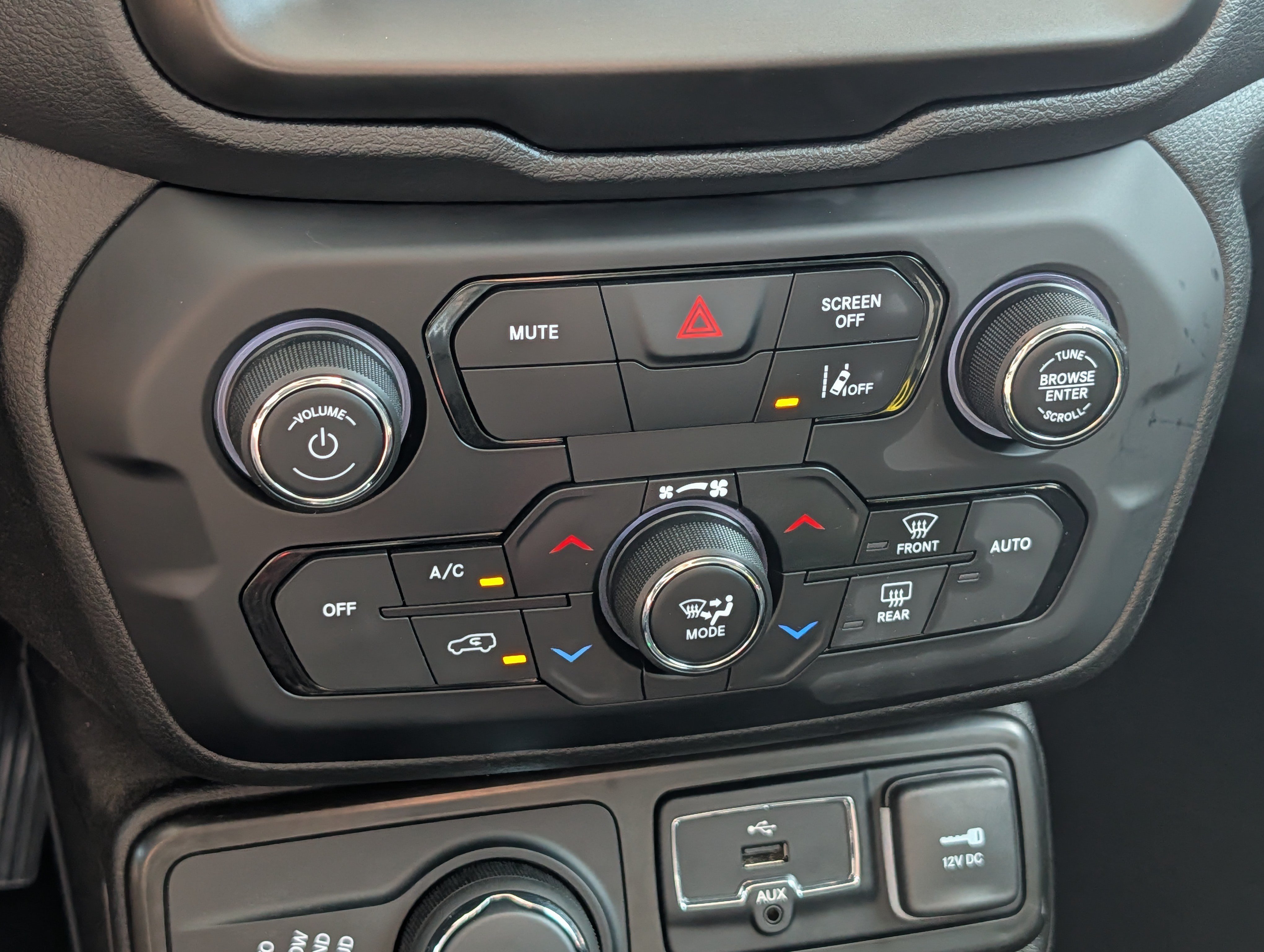 Used 2023 Jeep Renegade Altitude w/ Sun/Sound Group AWD/4WD image 23