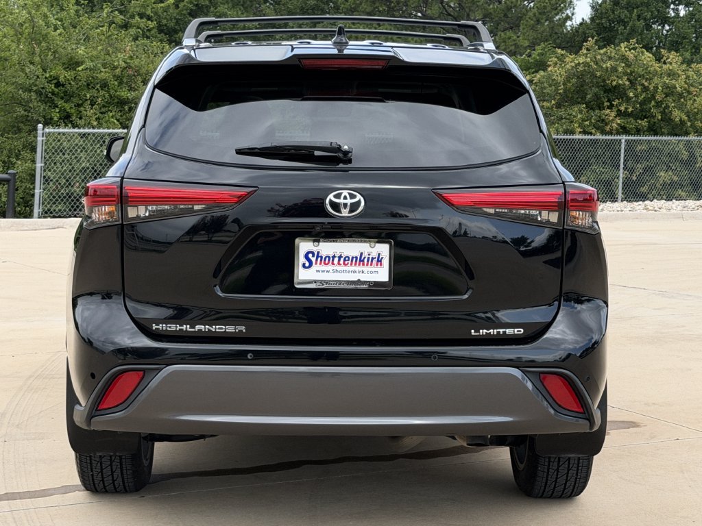 Used 2023 Toyota Highlander Limited FWD image 5