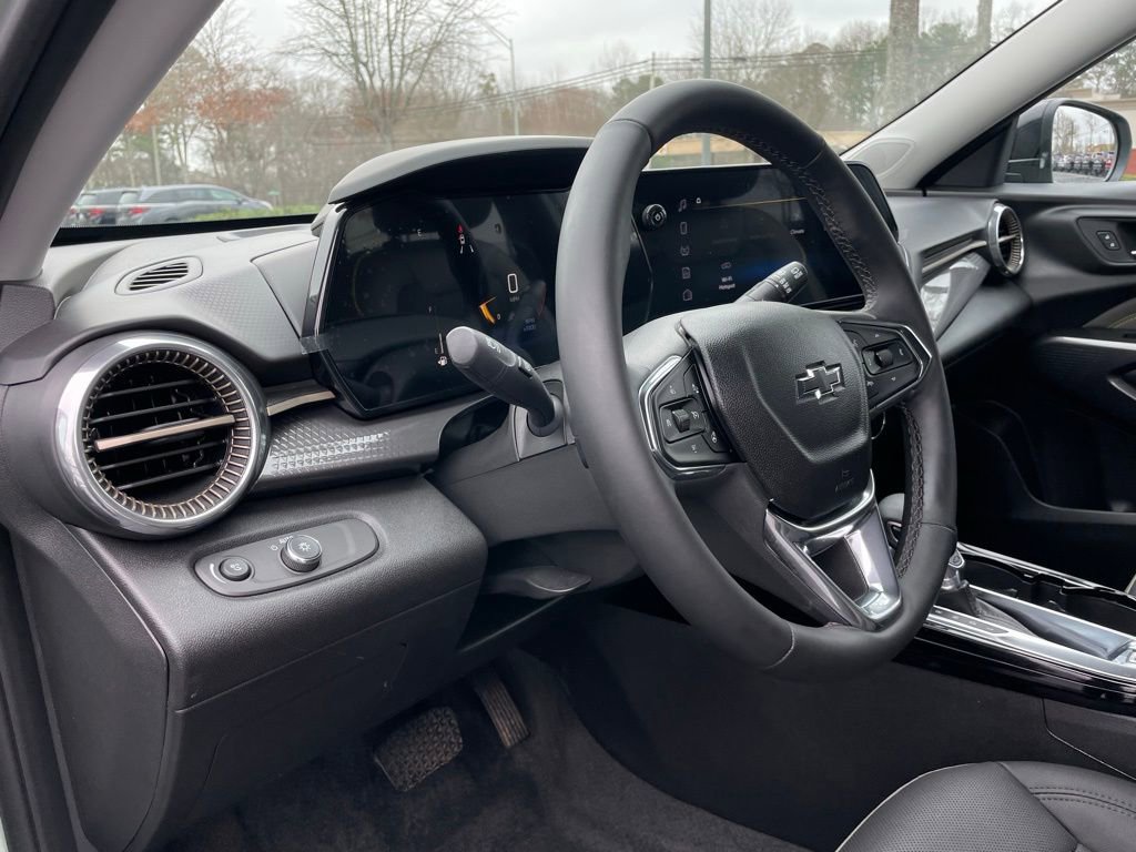 Used 2025 Chevrolet Trax ACTIV w/ Driver Confidence Package image 28