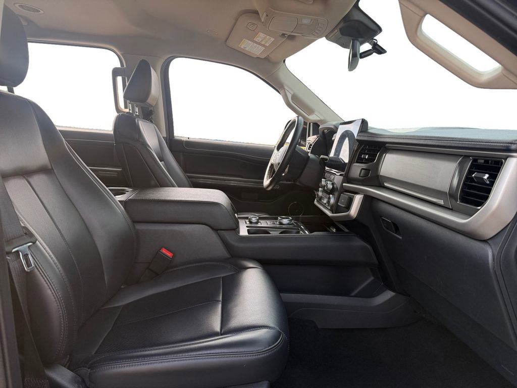 Used 2024 Ford Expedition XLT image 15