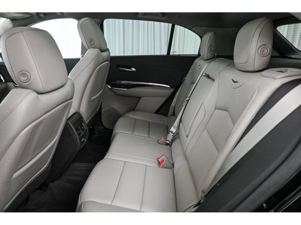 Used 2020 Cadillac XT4 Luxury w/ Cold Weather Package AWD/4WD image 28