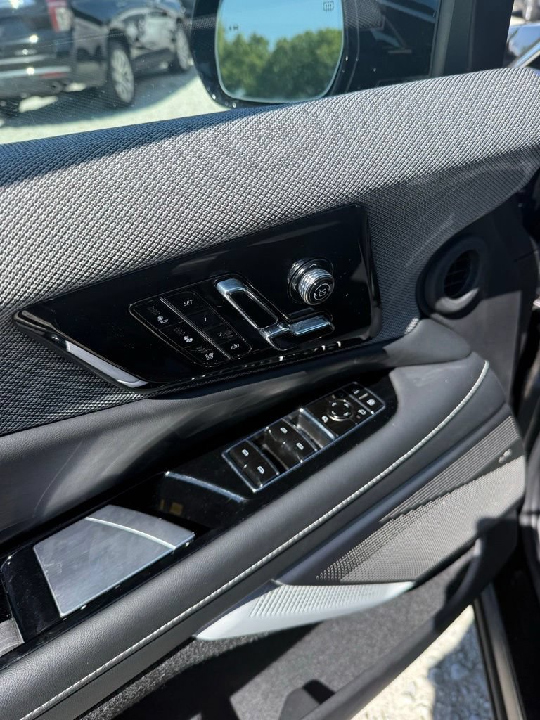 Certified 2025 Cadillac Optiq Luxury 2 w/ LPO, Floor Liner Package AWD/4WD image 23