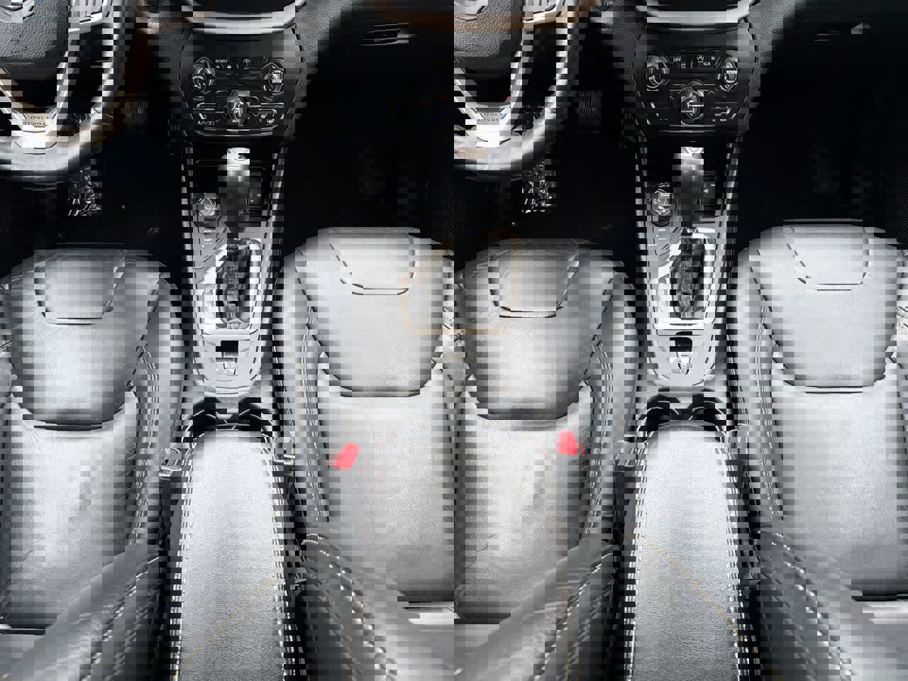 Used 2017 Jeep Cherokee Limited image 30