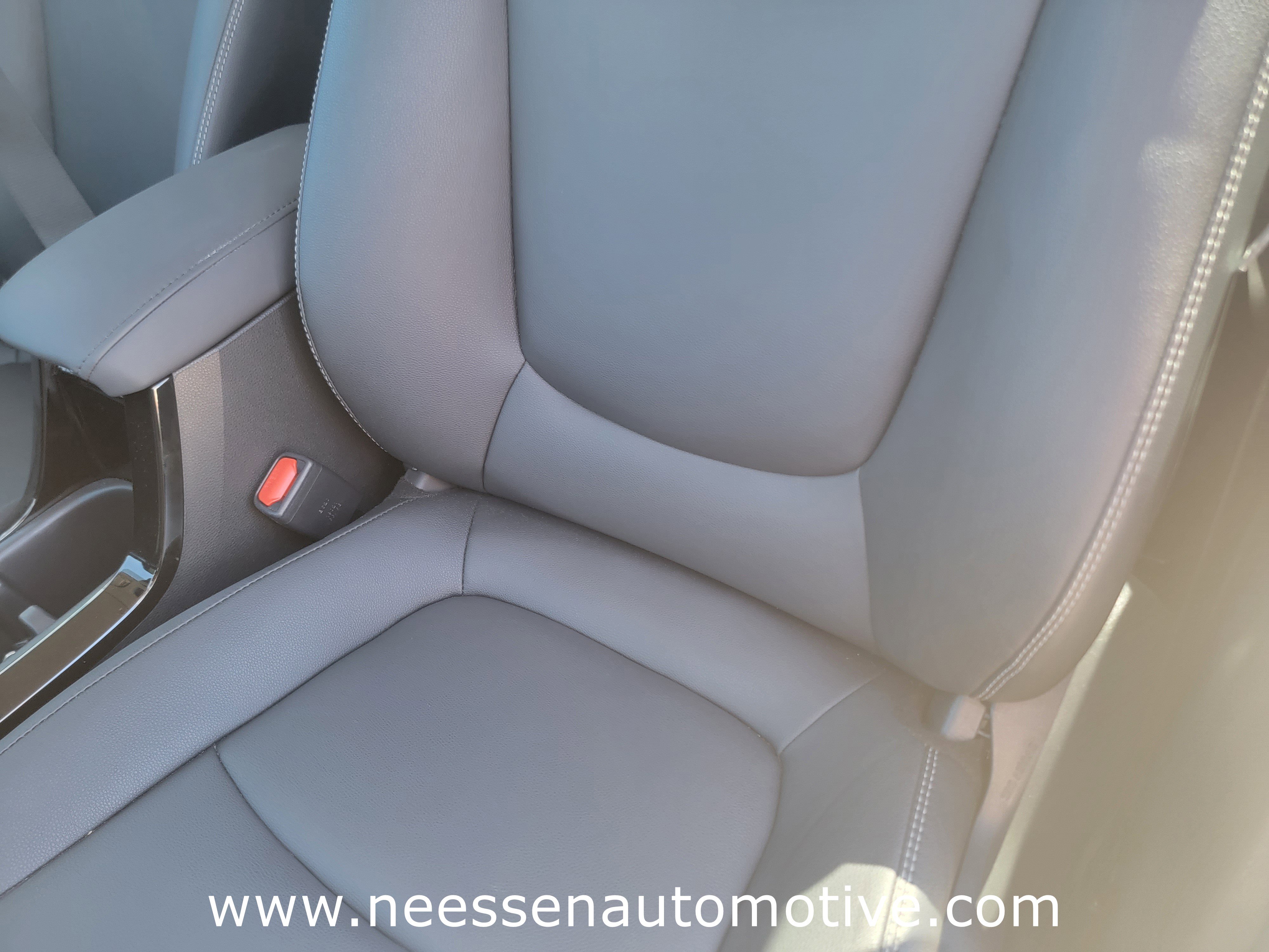 Used 2024 Toyota Corolla Cross XLE w/ Convenience Package image 17