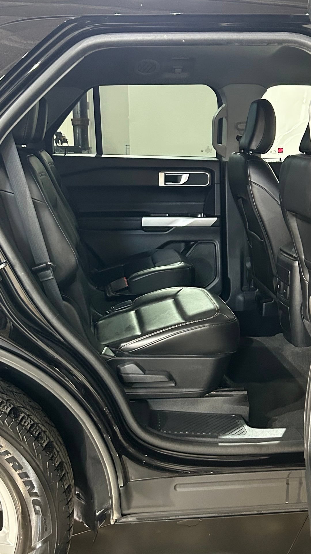 Used 2022 Ford Explorer XLT w/ Equipment Group 202A AWD/4WD image 80