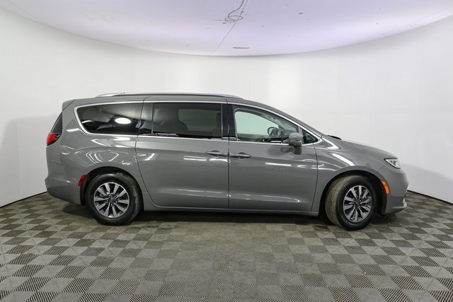 Used 2021 Chrysler Pacifica Touring-L image 14