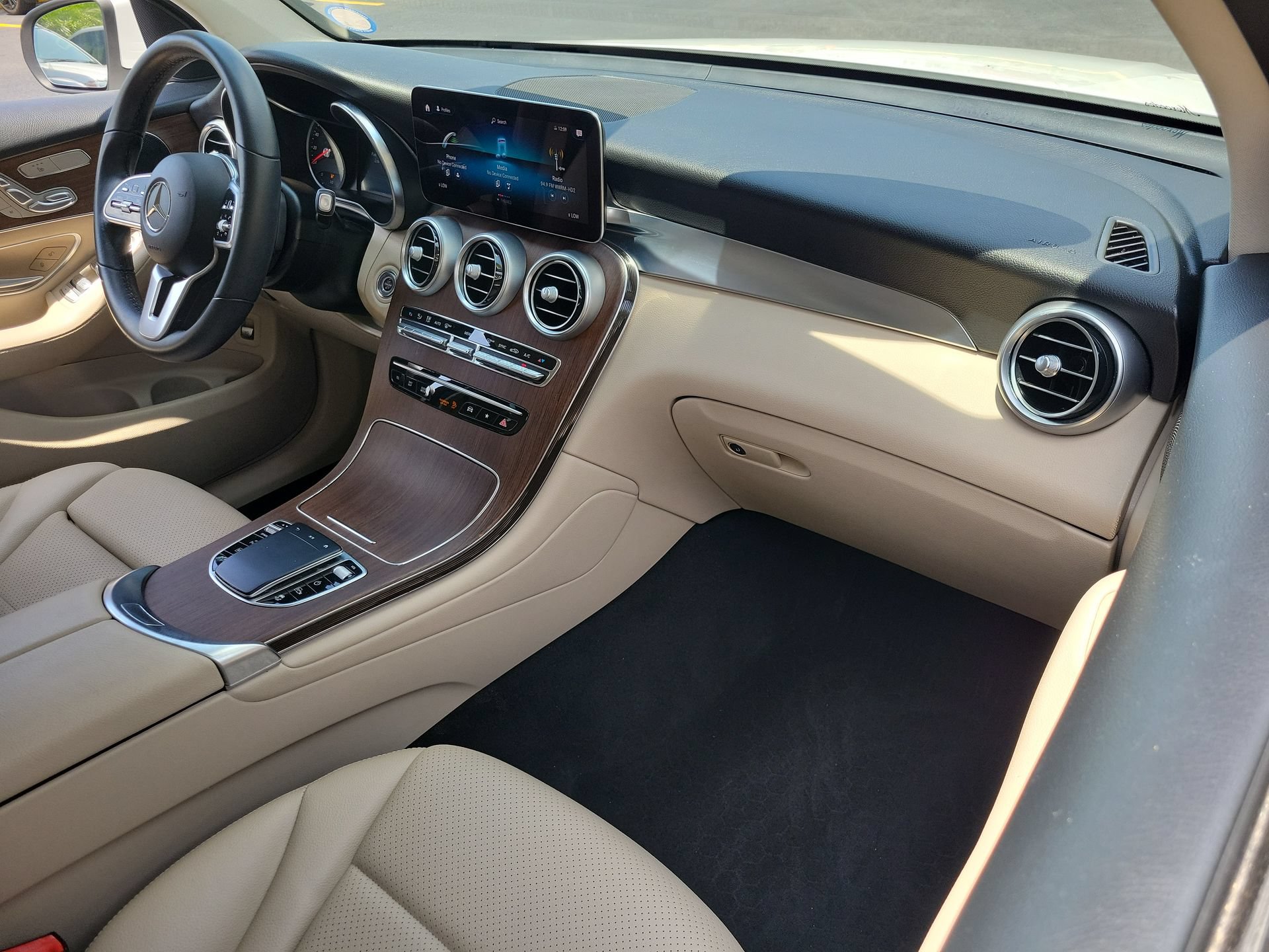 Used 2022 Mercedes-Benz GLC 300 w/ Premium Package Lite image 12