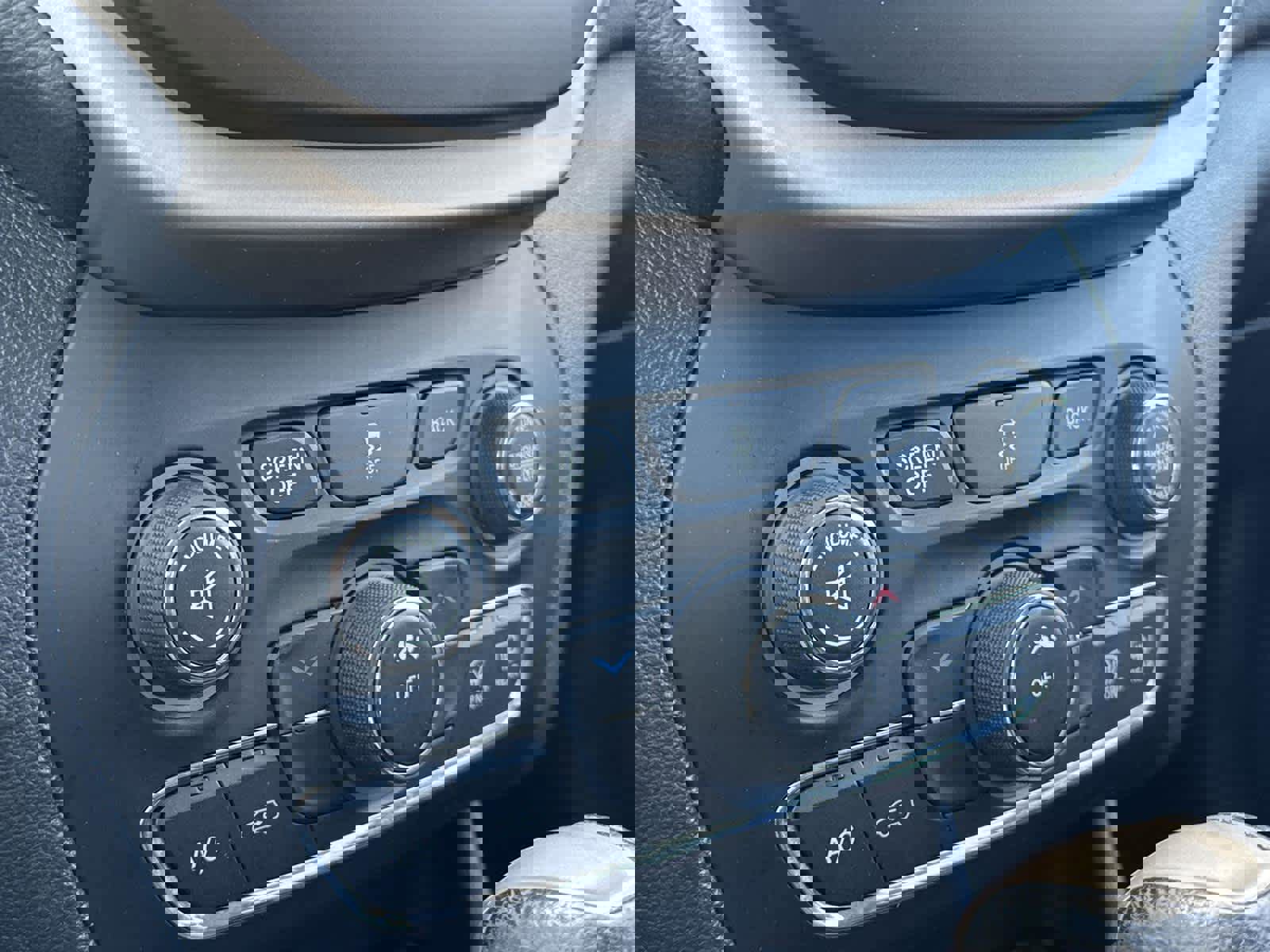 Used 2016 Jeep Cherokee Latitude w/ Cold Weather Group image 32