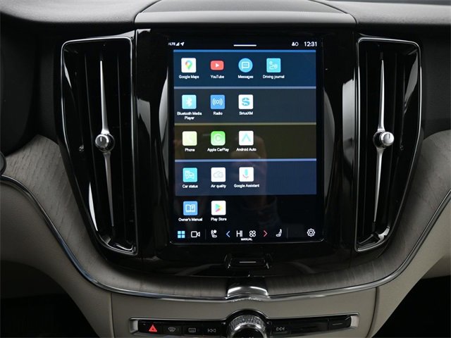 Used 2023 Volvo XC60 B5 Plus image 23