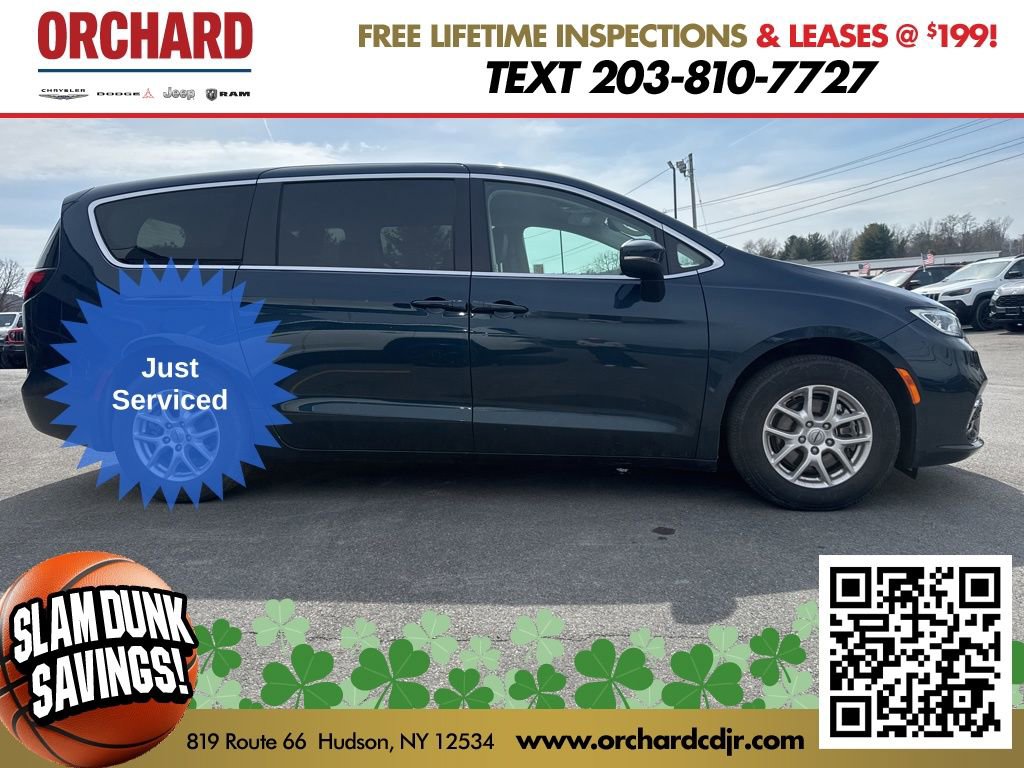 Used 2023 Chrysler Pacifica Touring-L image 2
