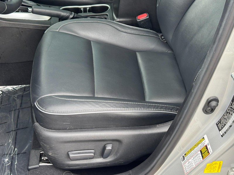 Used 2019 Toyota Corolla XLE FWD image 23