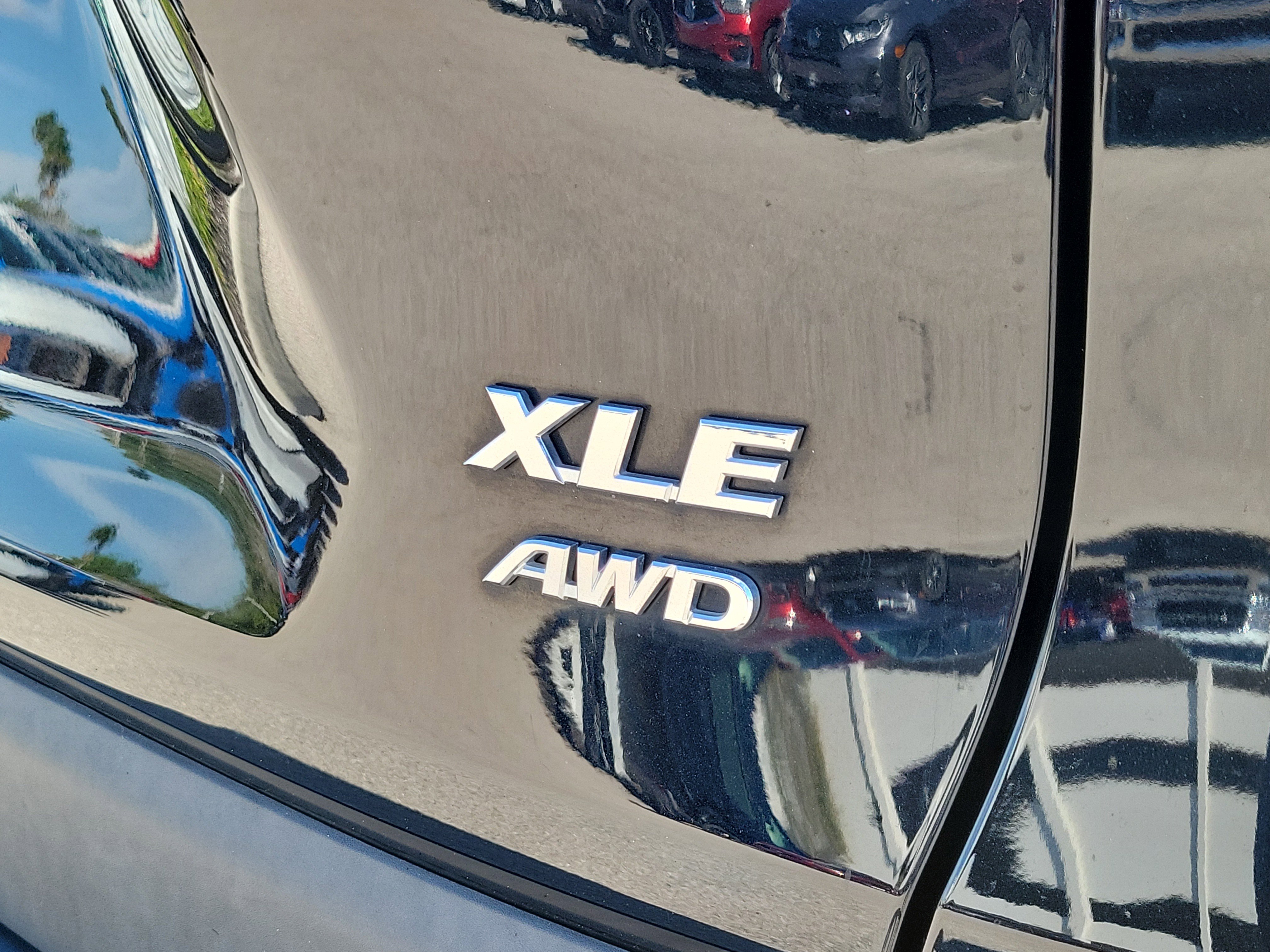 Used 2020 Toyota RAV4 XLE w/ All Weather Liner Package image 10