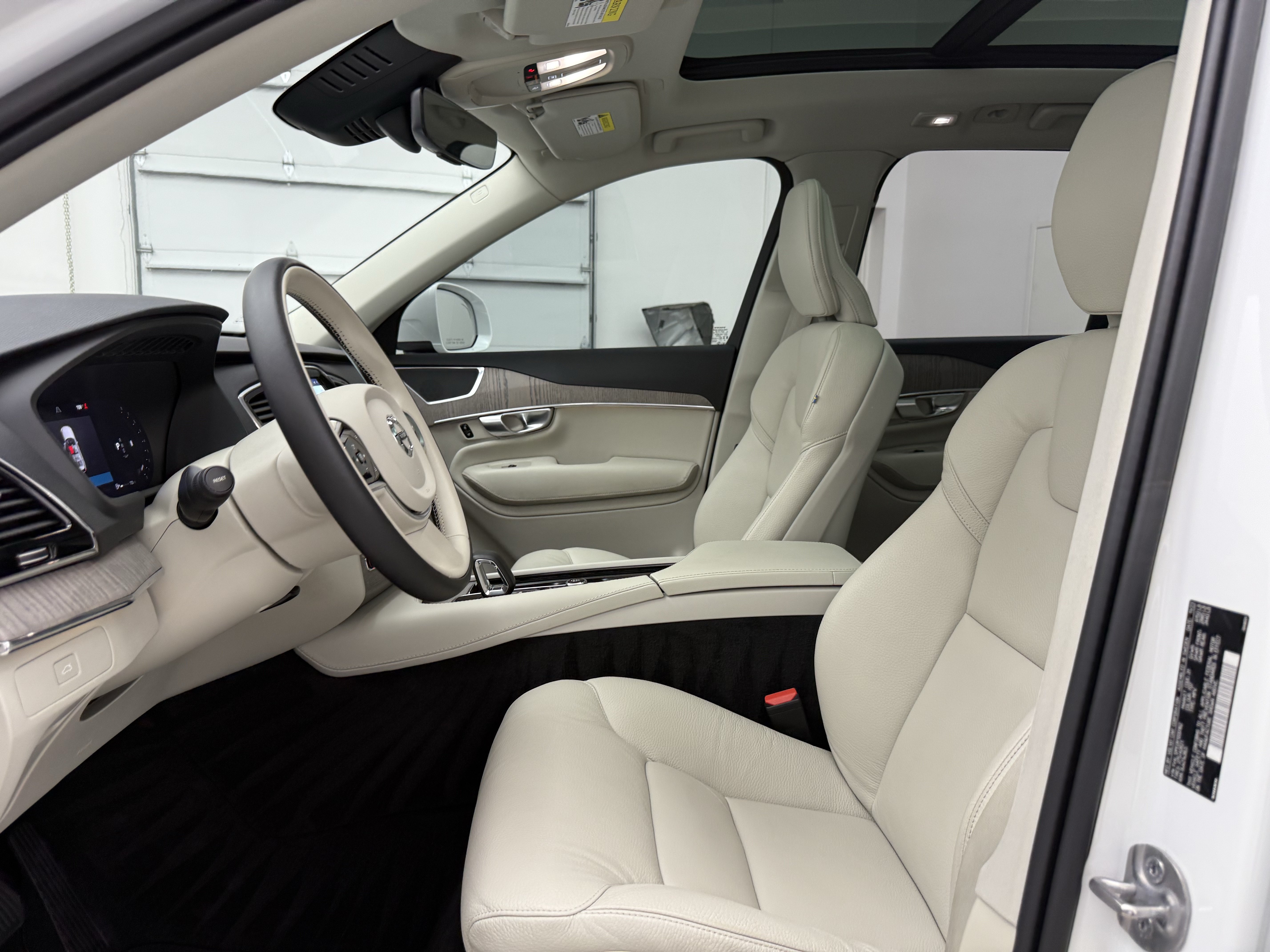 Certified 2024 Volvo XC90 B5 Plus AWD/4WD image 12