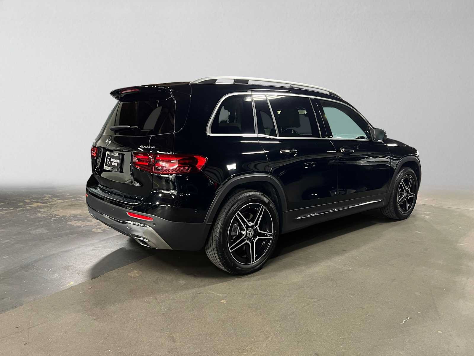 Used 2026 Mercedes-Benz GLB 250 4MATIC image 3