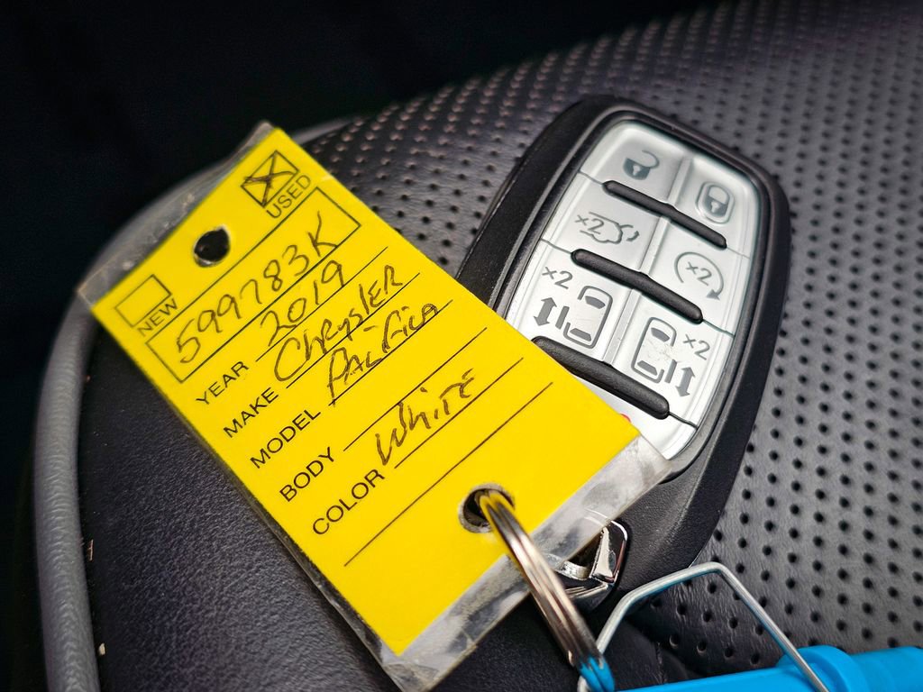 Used 2019 Chrysler Pacifica Limited FWD image 42