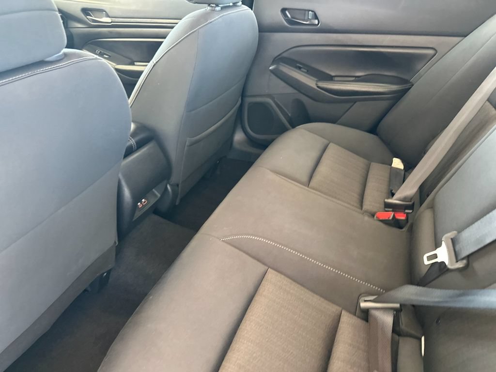 Used 2024 Nissan Altima 2.5 SV FWD image 11
