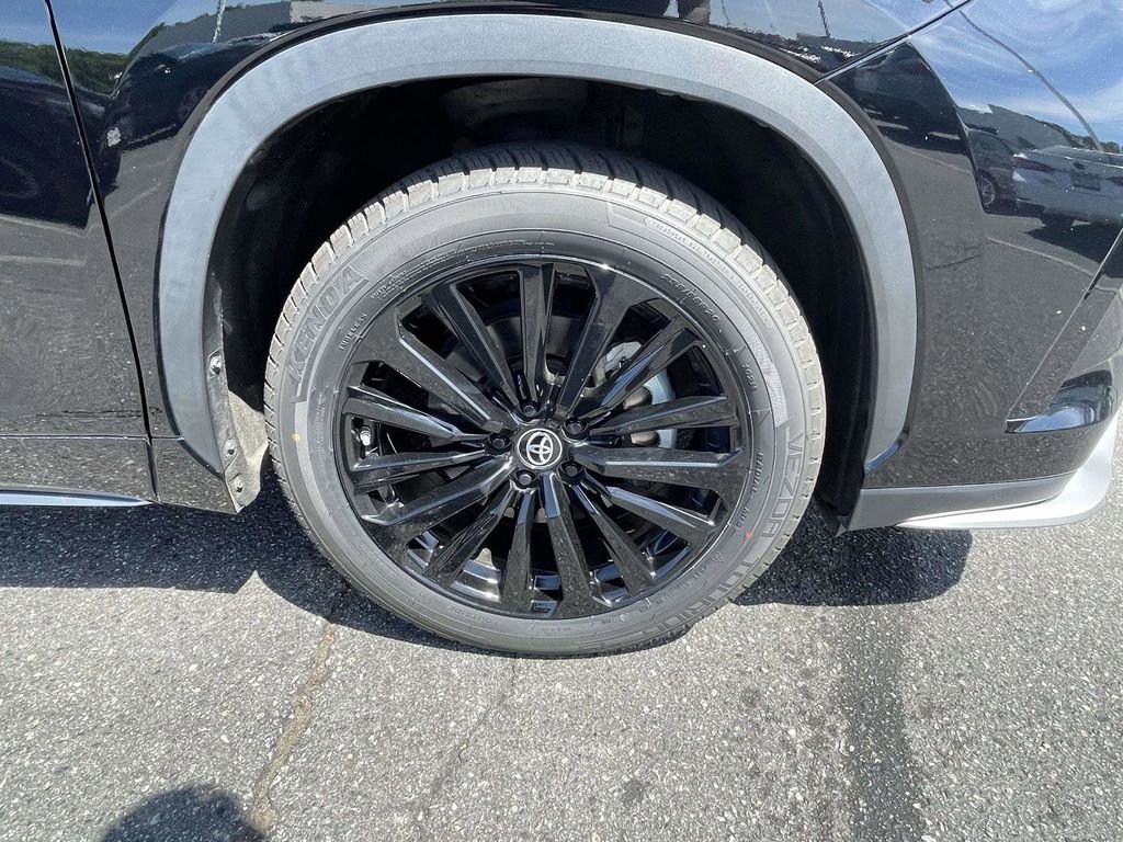 Used 2023 Toyota Highlander XSE FWD image 29