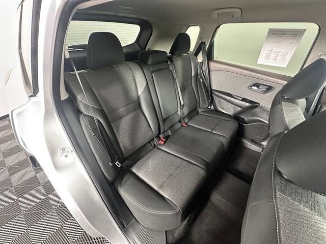 Used 2023 Nissan Rogue SV image 15