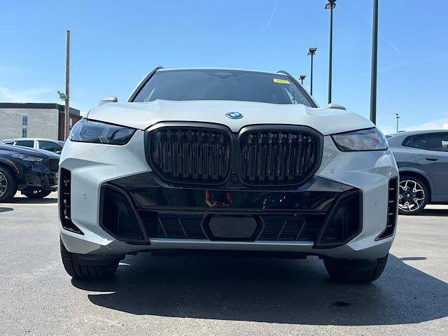 New 2026 BMW X5 xDrive50e w/ M Sport Package image 2
