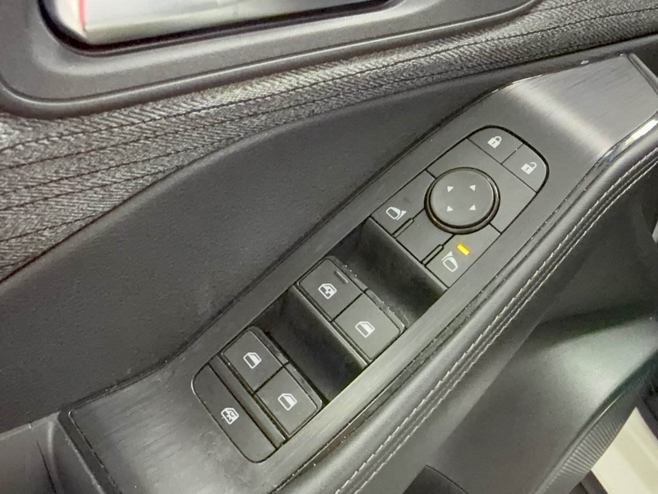Used 2023 Nissan Rogue SV FWD image 15