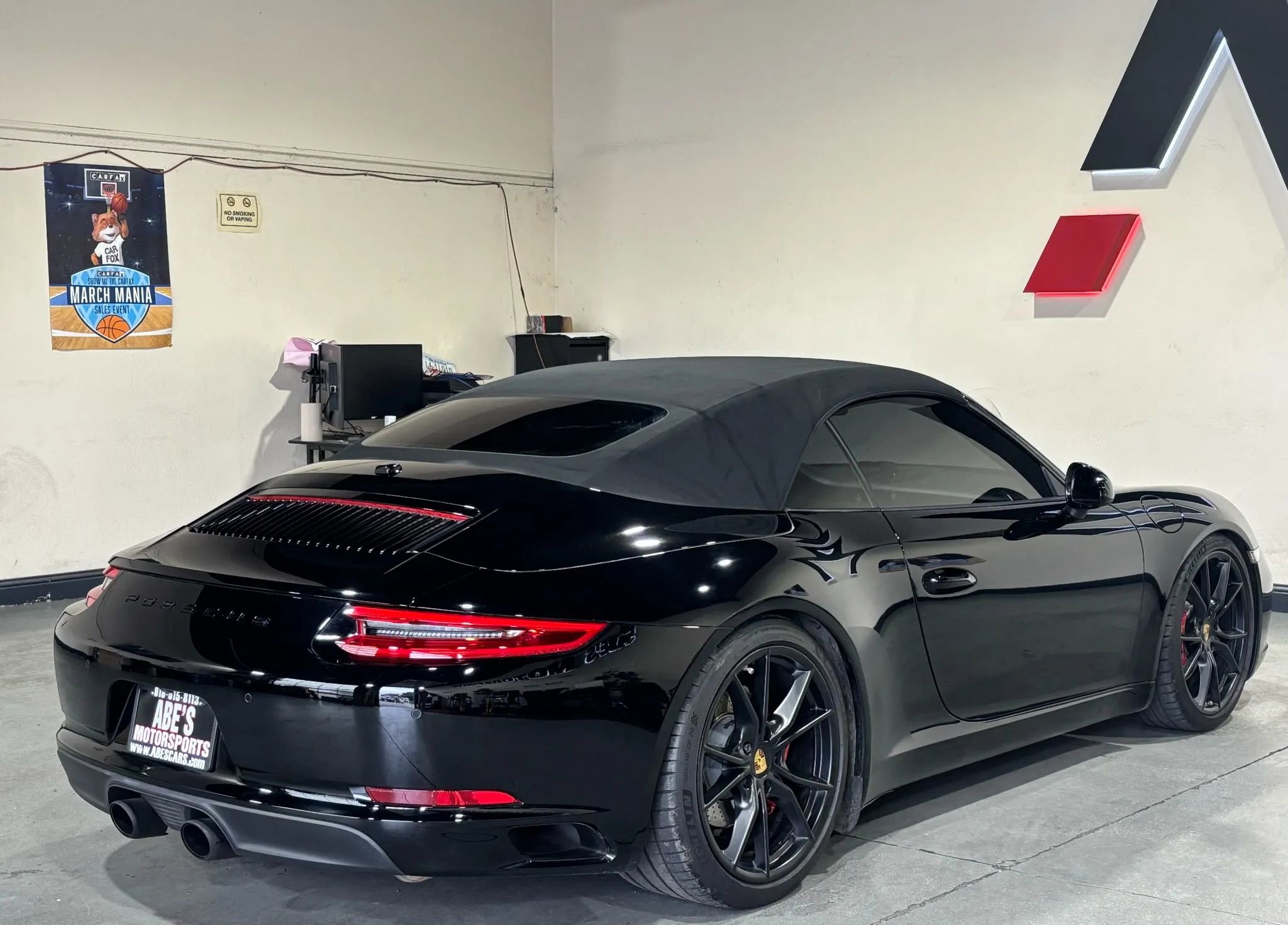 Used 2017 Porsche 911 Carrera S image 11