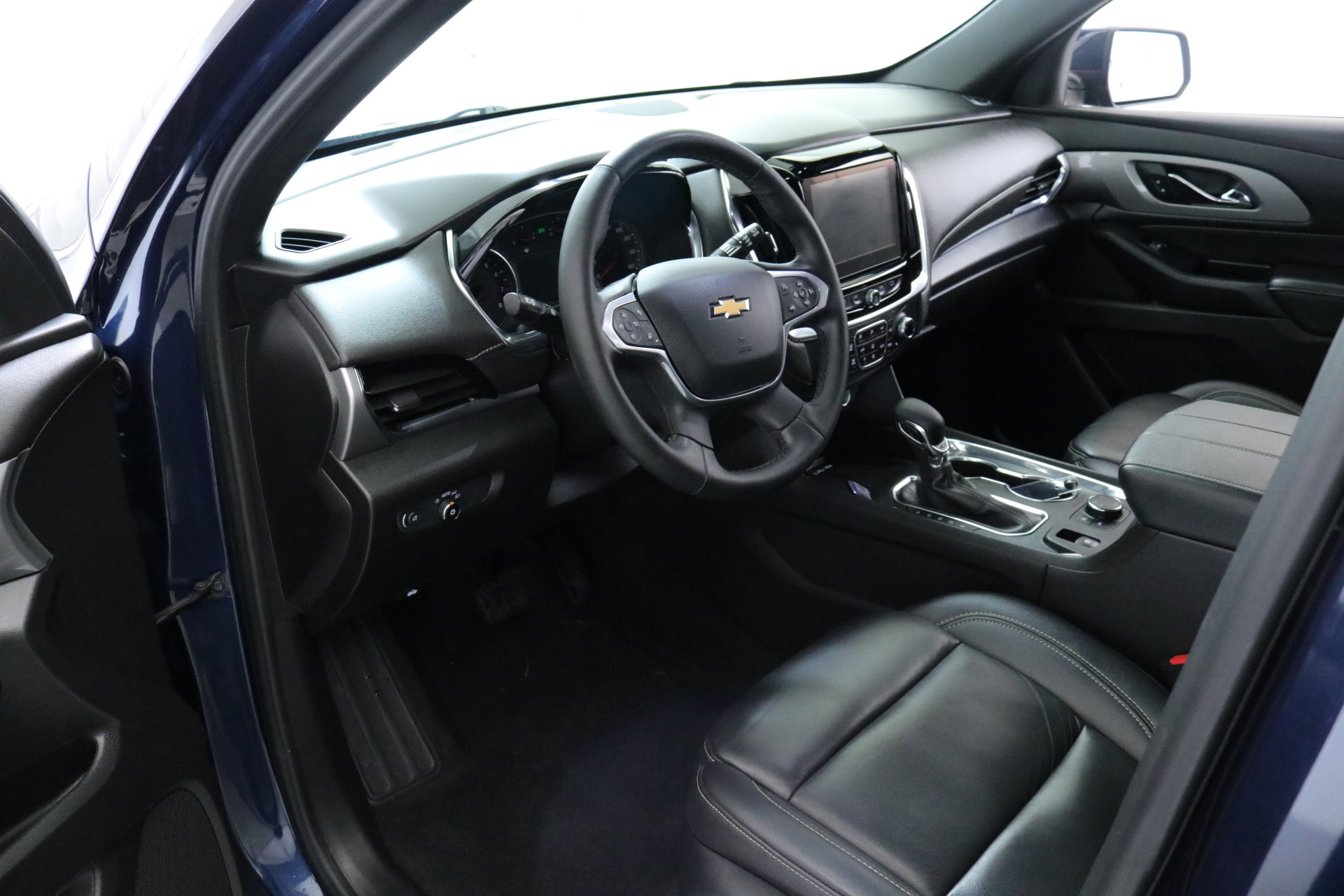 Used 2023 Chevrolet Traverse LT image 22