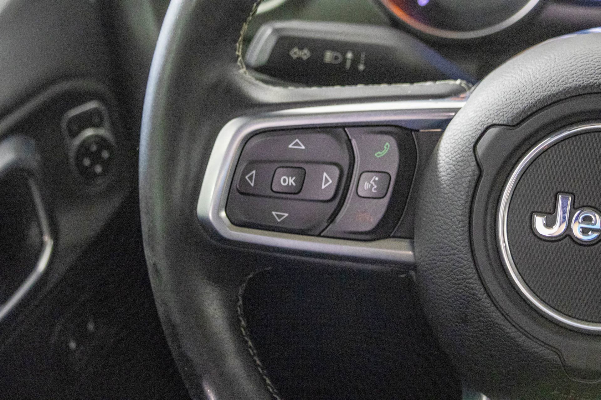 Used 2018 Jeep Wrangler Unlimited Sahara image 31