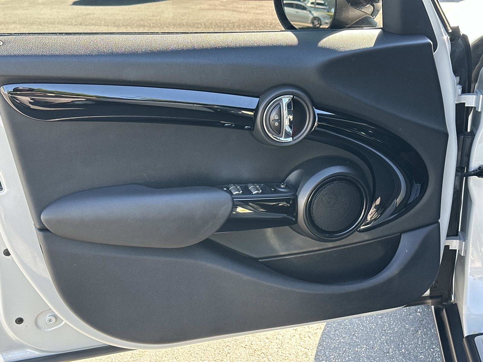 Used 2019 MINI Cooper S image 15