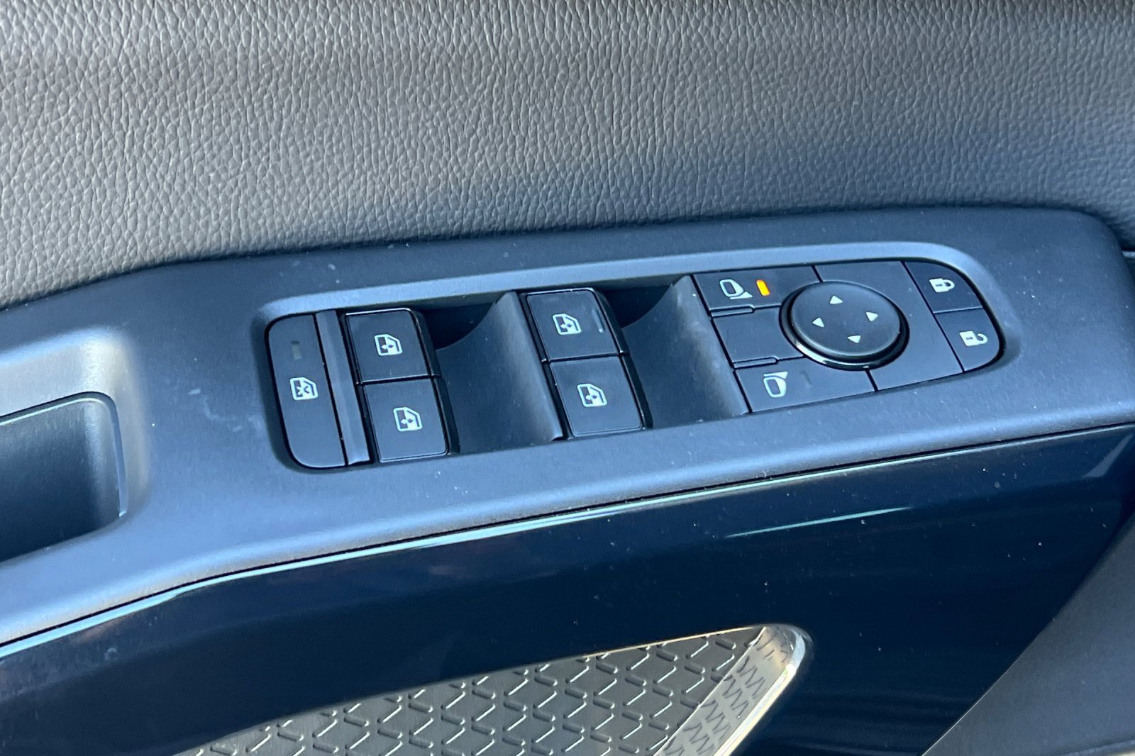 New 2025 Nissan Pathfinder SV w/ Cargo Package image 13