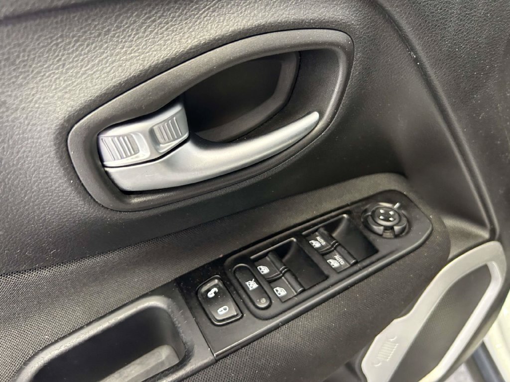 Used 2020 Jeep Renegade Sport w/ Sport Appearance Group FWD image 17