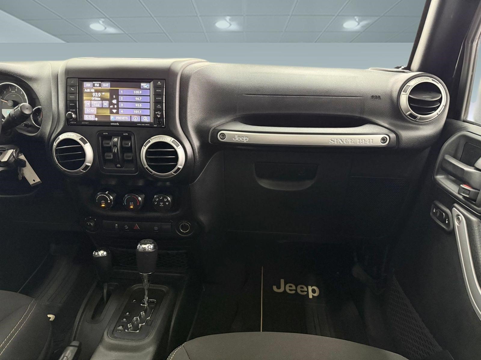 Used 2018 Jeep Wrangler Unlimited Rubicon w/ Connectivity Group AWD/4WD image 29
