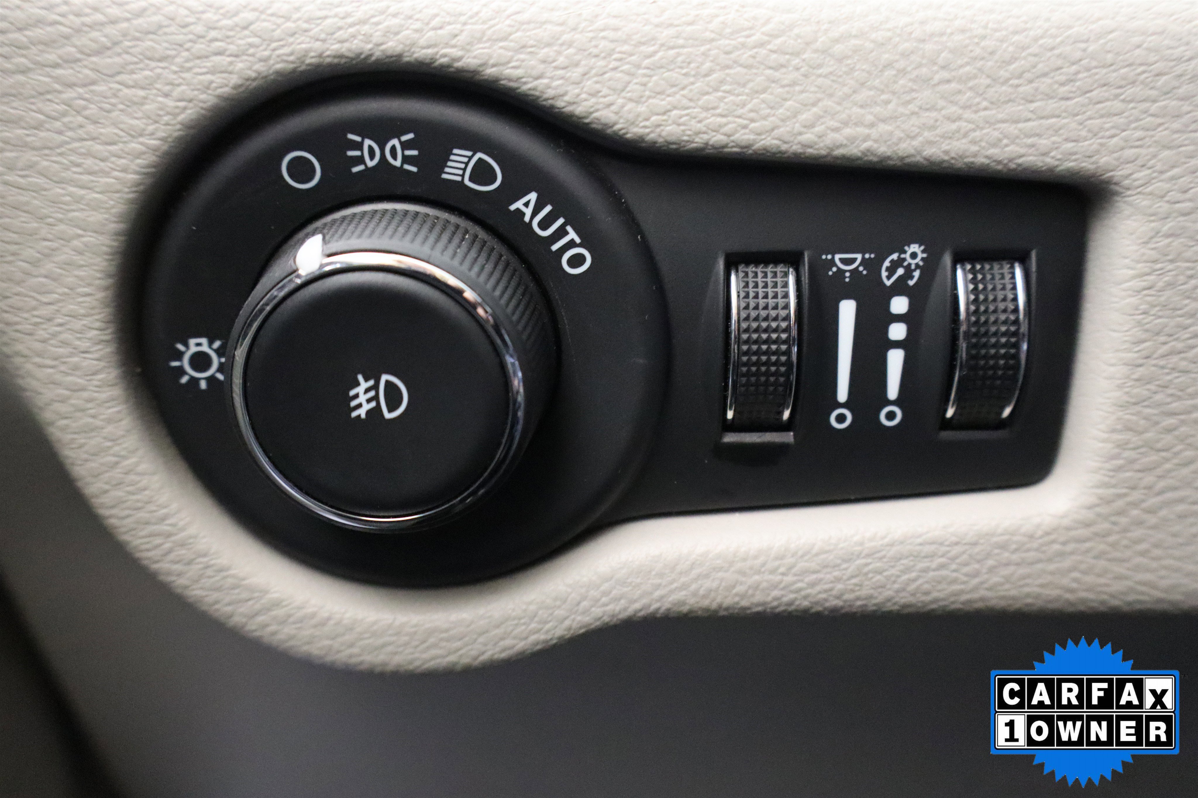 Used 2024 Chrysler Pacifica Select image 42