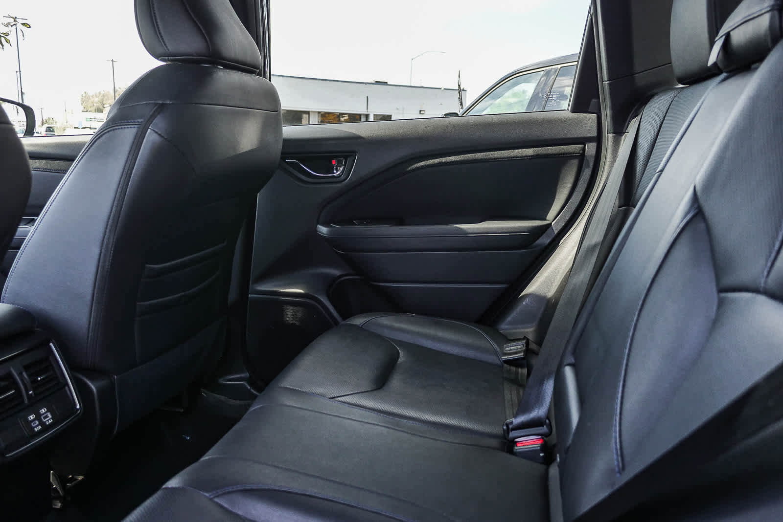 Certified 2025 Subaru Forester Limited image 18