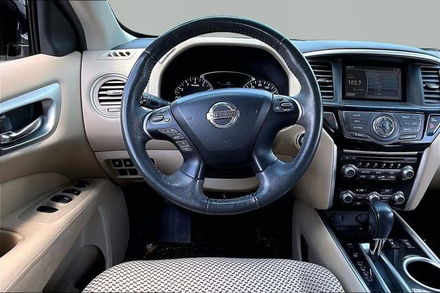 Used 2016 Nissan Pathfinder SV w/ SV Cold Weather Package FWD image 8