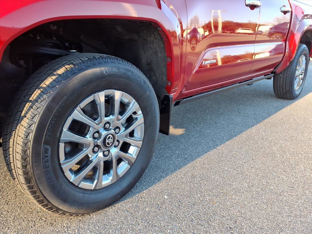 Used 2024 Toyota Tacoma Limited w/ Limited Package (LT) image 9