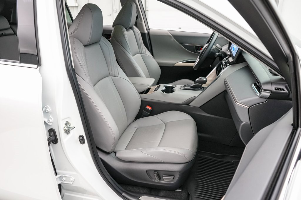 Used 2024 Toyota Venza LE image 22