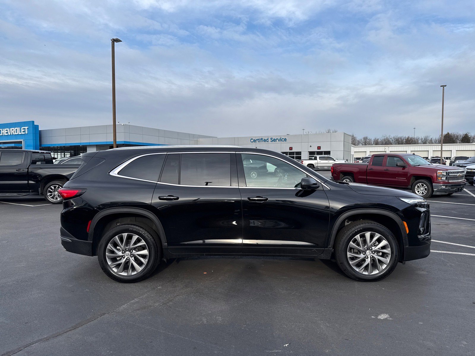 Used 2025 Buick Enclave Preferred image 2